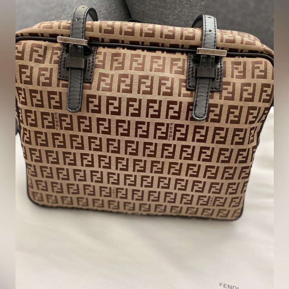 FENDI Pure Class - Picture 8 of 16